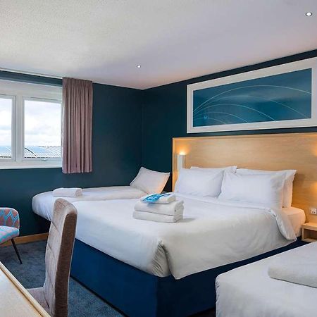 Travelodge Aberdeen Airport חדר תמונה
