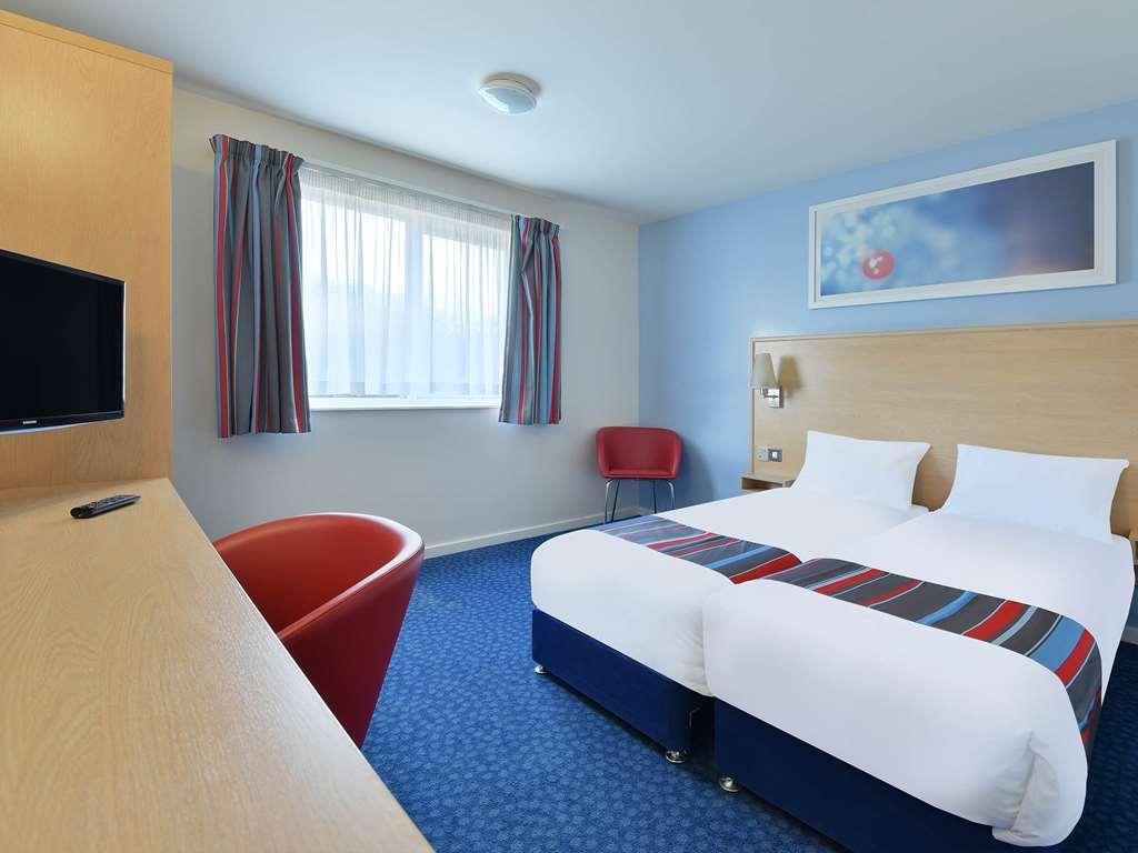 Travelodge Aberdeen Airport חדר תמונה
