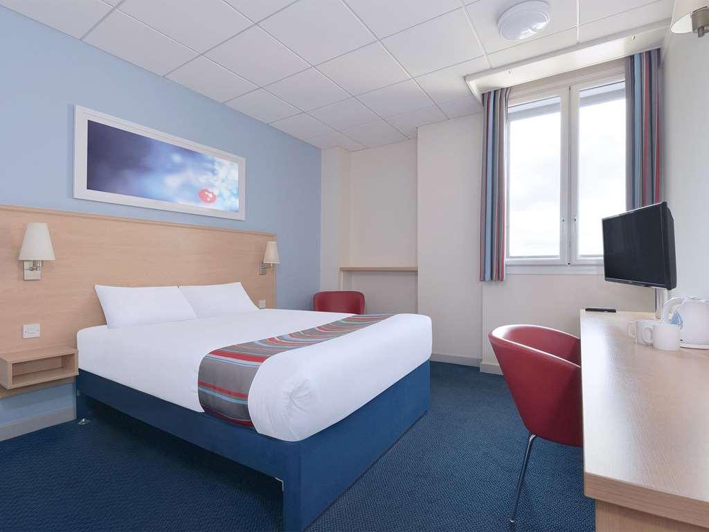 Travelodge Aberdeen Airport חדר תמונה