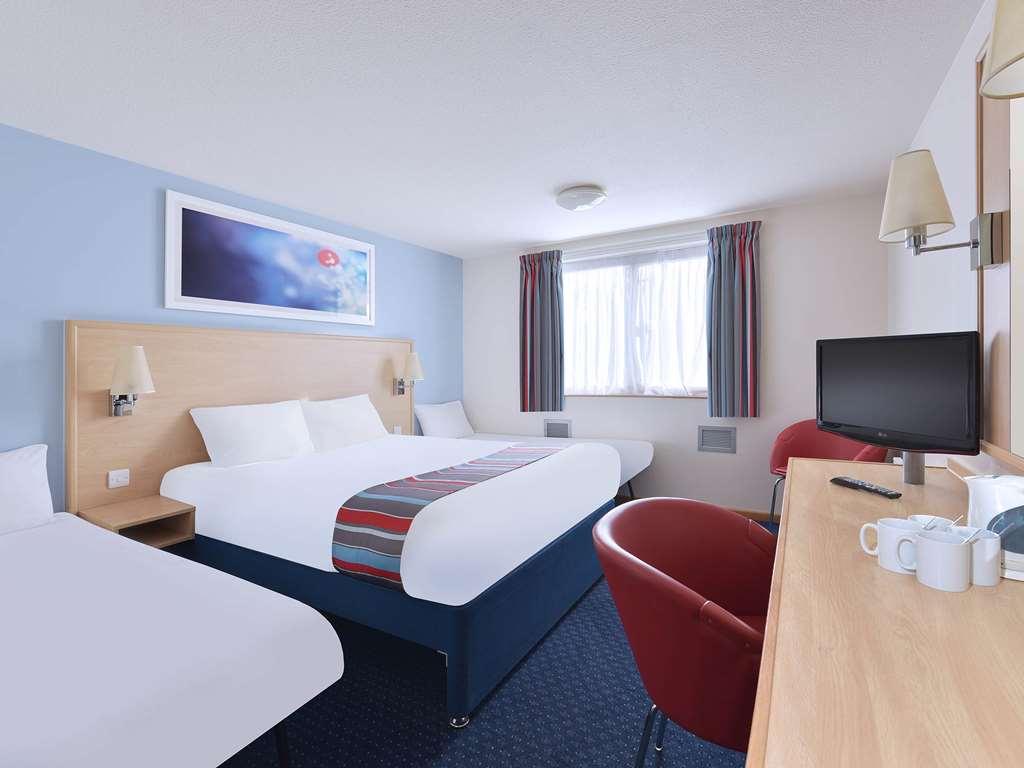 Travelodge Aberdeen Airport חדר תמונה