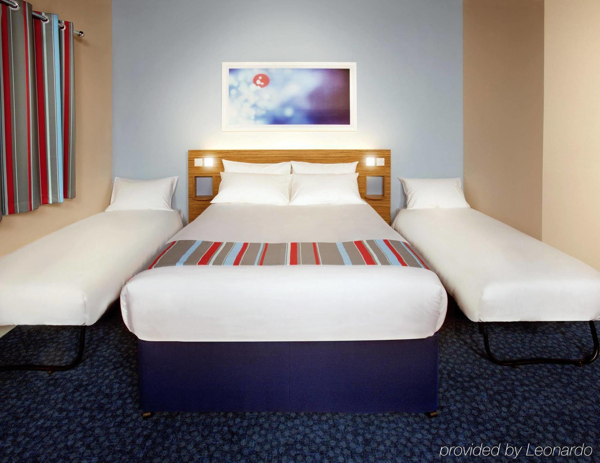 Travelodge Aberdeen Airport מראה חיצוני תמונה